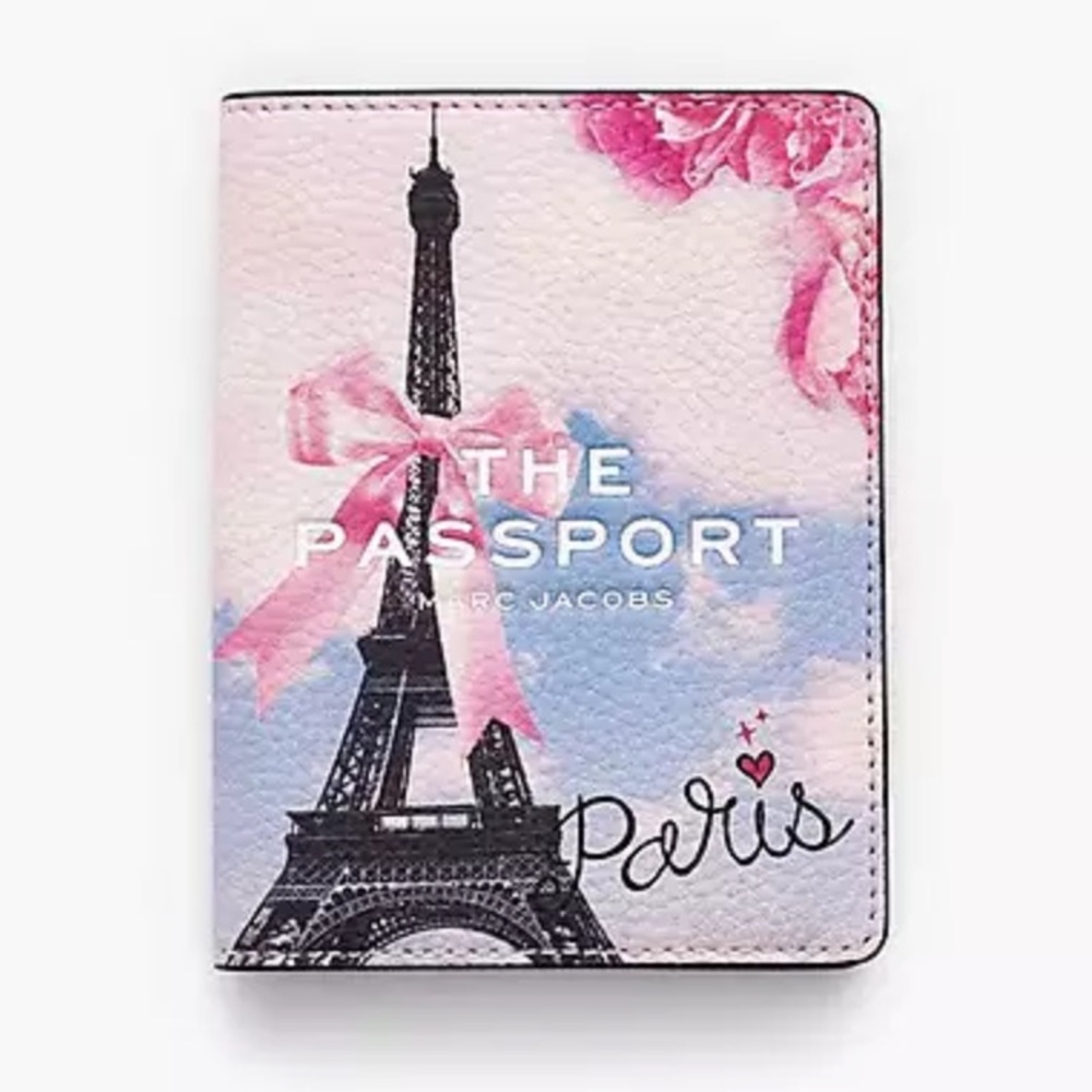 MARC JACOBS THE CITY PARIS PASSPORT